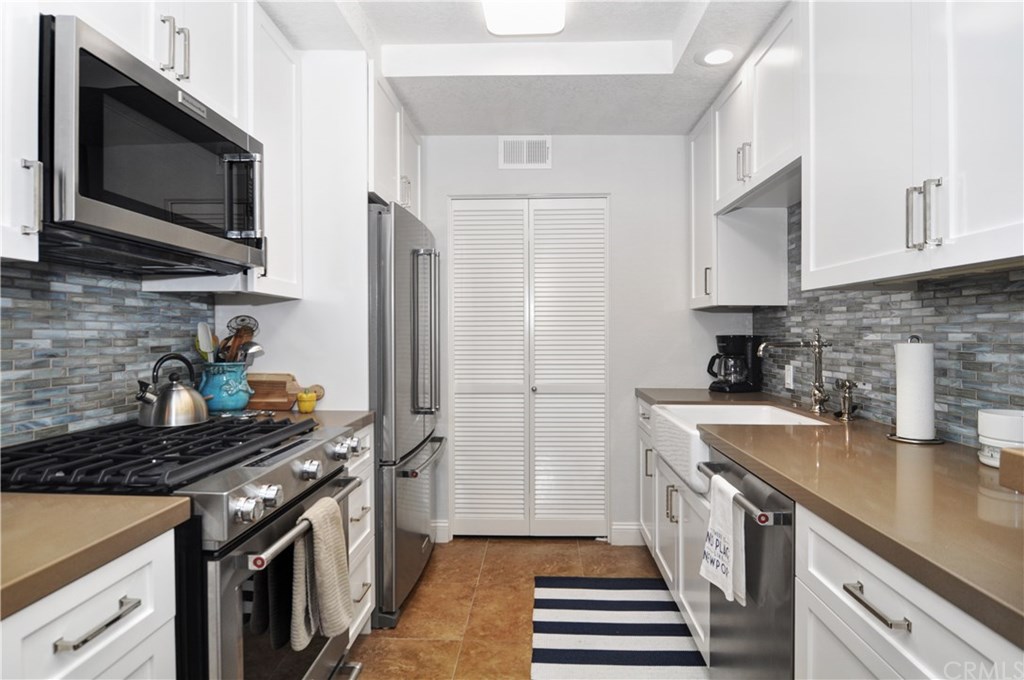 32 Villa Point Drive Newport Beach, CA 92660 - Photo 7 of 19