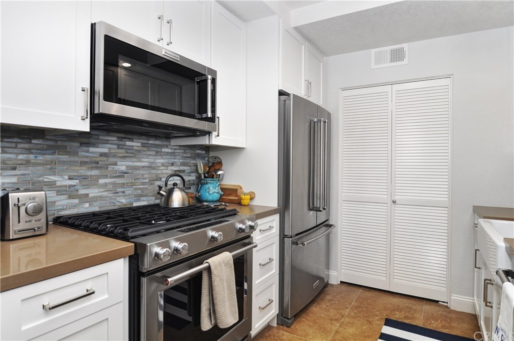 32 Villa Point Drive Newport Beach, CA 92660 - Photo 8 of 19