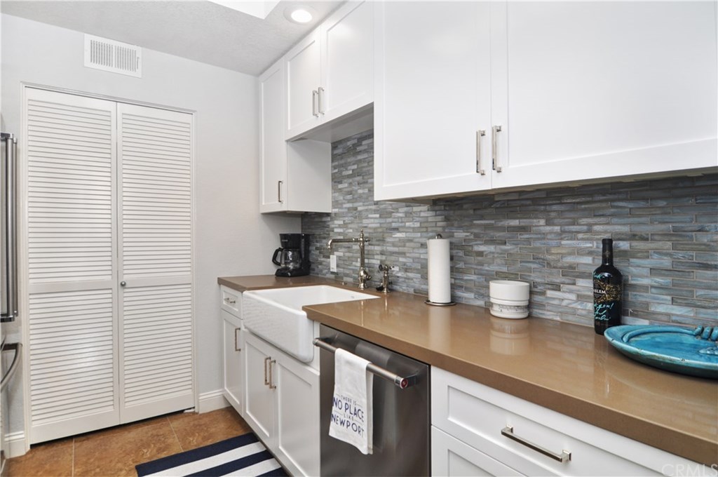 32 Villa Point Drive Newport Beach, CA 92660 - Photo 9 of 19