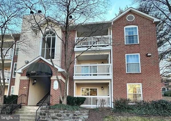 $1,990 | 1523 Lincoln Way, Unit 204B, McLean, VA 22102