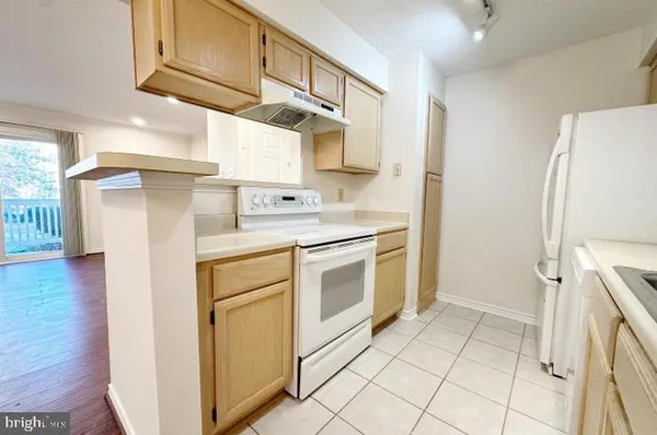 $1,990 | 1523 Lincoln Way, Unit 204B, McLean, VA 22102