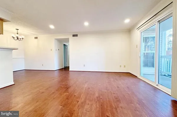 $1,990 | 1523 Lincoln Way, Unit 204B, McLean, VA 22102