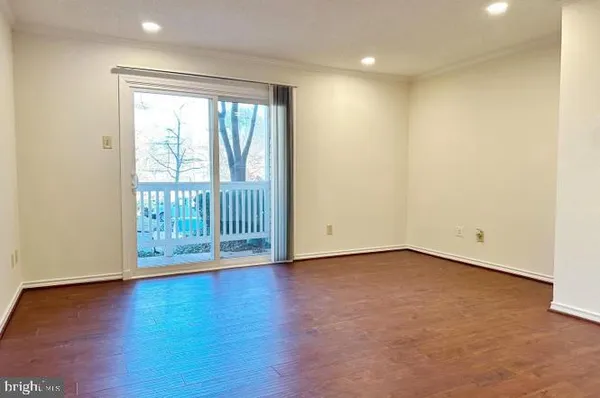 $1,990 | 1523 Lincoln Way, Unit 204B, McLean, VA 22102