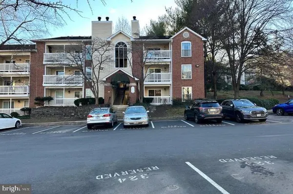 $1,990 | 1523 Lincoln Way, Unit 204B, McLean, VA 22102