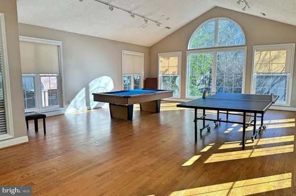 $1,990 | 1523 Lincoln Way, Unit 204B, McLean, VA 22102