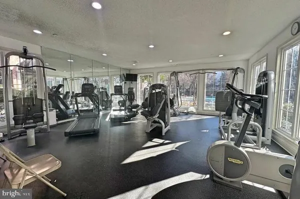 $1,990 | 1523 Lincoln Way, Unit 204B, McLean, VA 22102