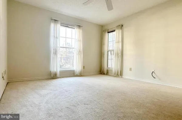 $1,990 | 1523 Lincoln Way, Unit 204B, McLean, VA 22102