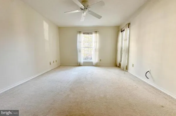 $1,990 | 1523 Lincoln Way, Unit 204B, McLean, VA 22102