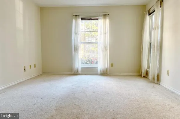 $1,990 | 1523 Lincoln Way, Unit 204B, McLean, VA 22102
