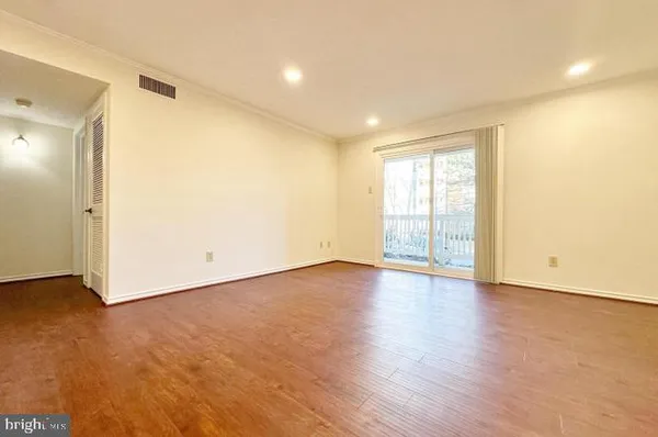 $1,990 | 1523 Lincoln Way, Unit 204B, McLean, VA 22102