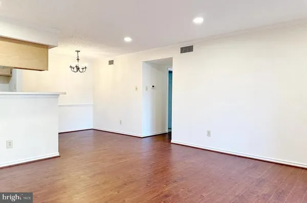 $1,990 | 1523 Lincoln Way, Unit 204B, McLean, VA 22102