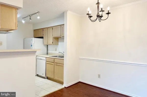 $1,990 | 1523 Lincoln Way, Unit 204B, McLean, VA 22102