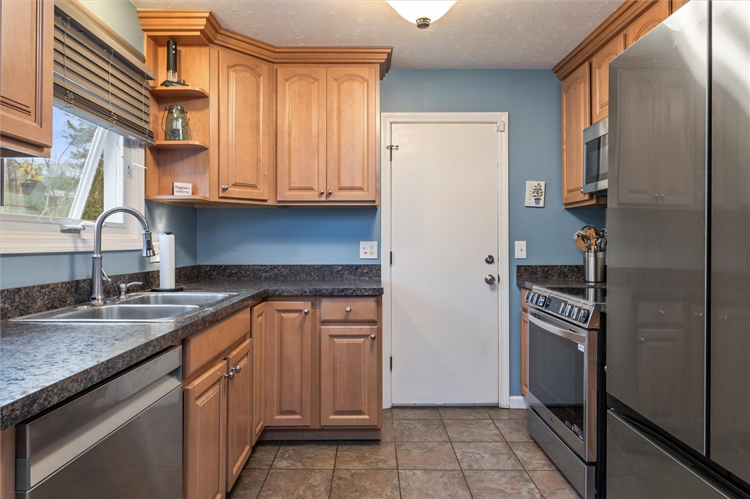 19 Homestead Drive Perinton, NY 14450 - Photo 11 of 40 Kitchen/ Garage Entry