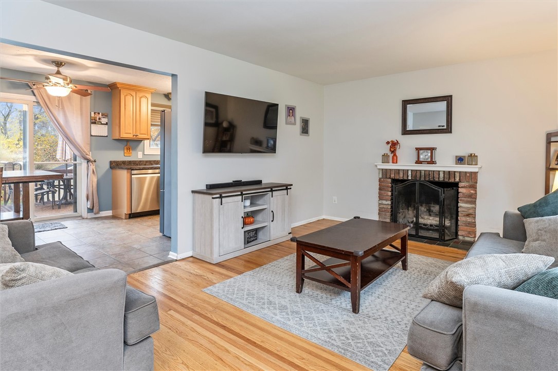 19 Homestead Drive Perinton, NY 14450 - Photo 4 of 40 Living room