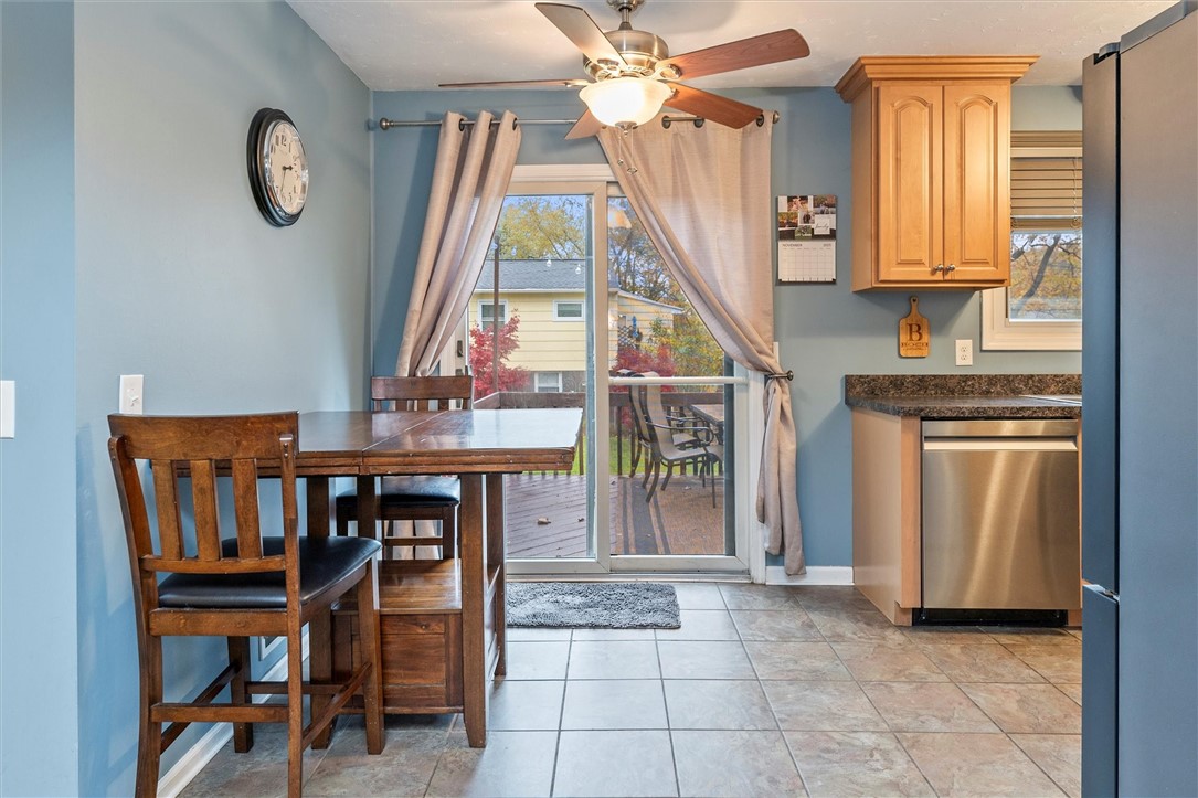 19 Homestead Drive Perinton, NY 14450 - Photo 8 of 40 Eat-In Kitchen