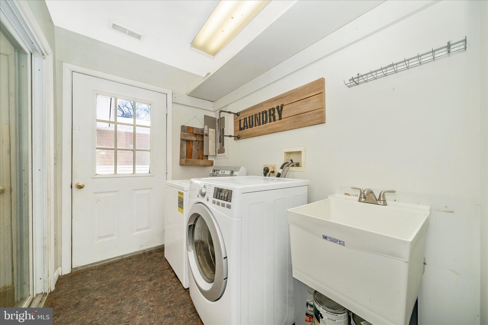 923 Klees Mill Road Westminster, MD 21157 - Photo 20 of 52 a utility room with dryer and washer