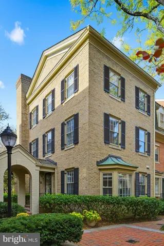 a house view with a outdoor space