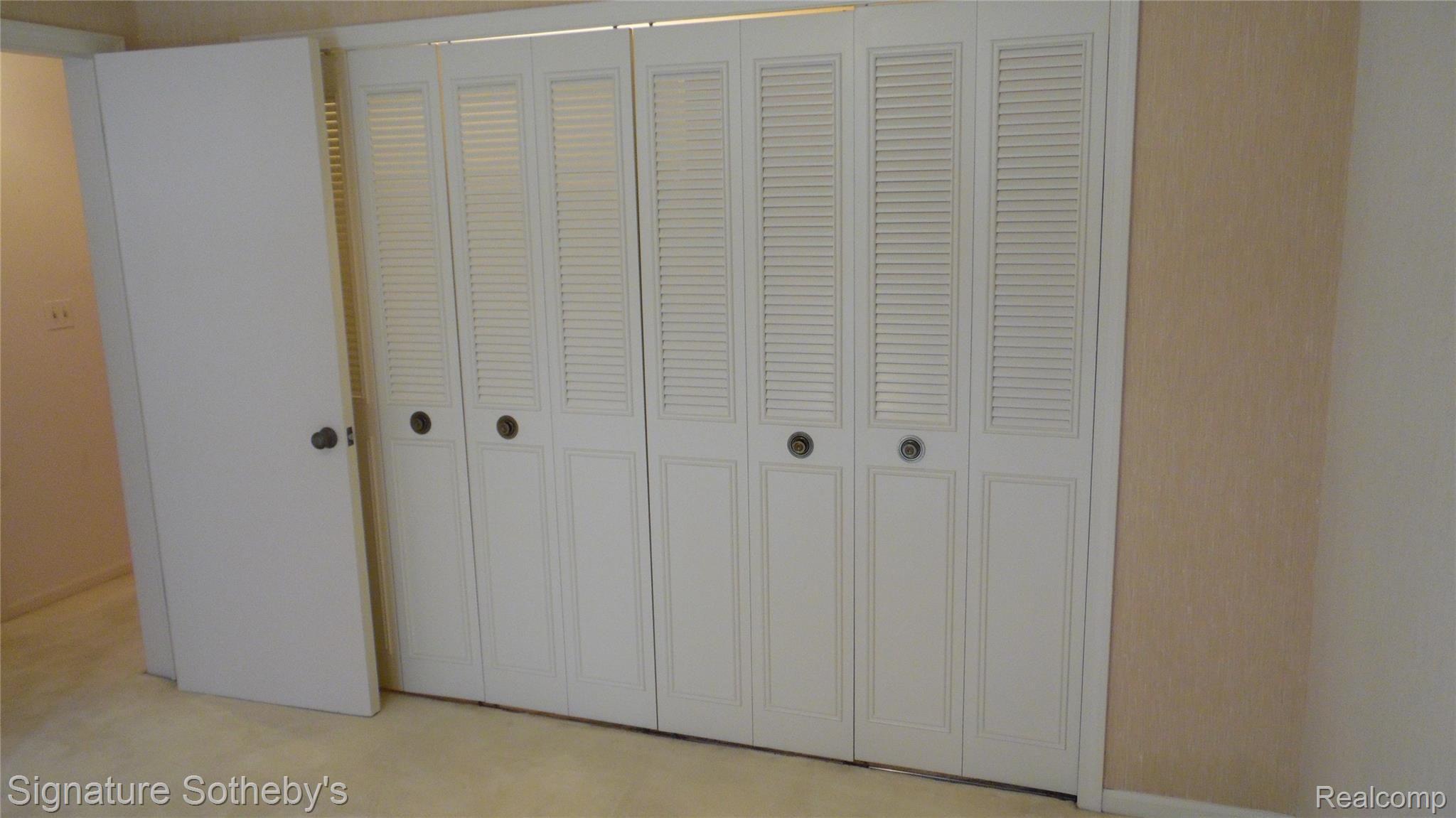 1750 Vernier Road, Unit 5 Grosse Pointe, MI 48236 - Photo 15 of 33 SAM_5576.JPG