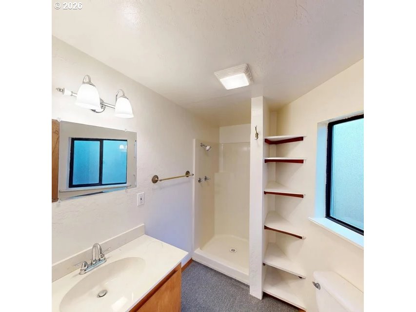 17717 Rainbow Rock Road Brookings, OR 97415 - Photo 22 of 32 Guest Quarters