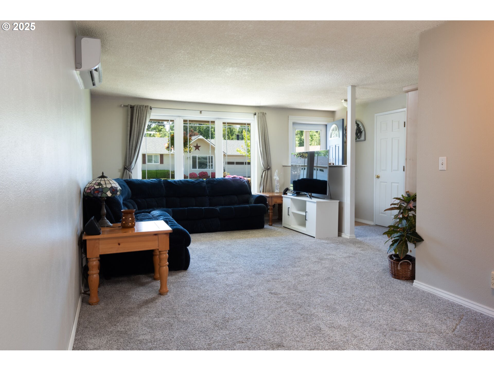 4848 Daisy Street Springfield, OR 97478 - Photo 10 of 36 a living room with furniture and wooden floor