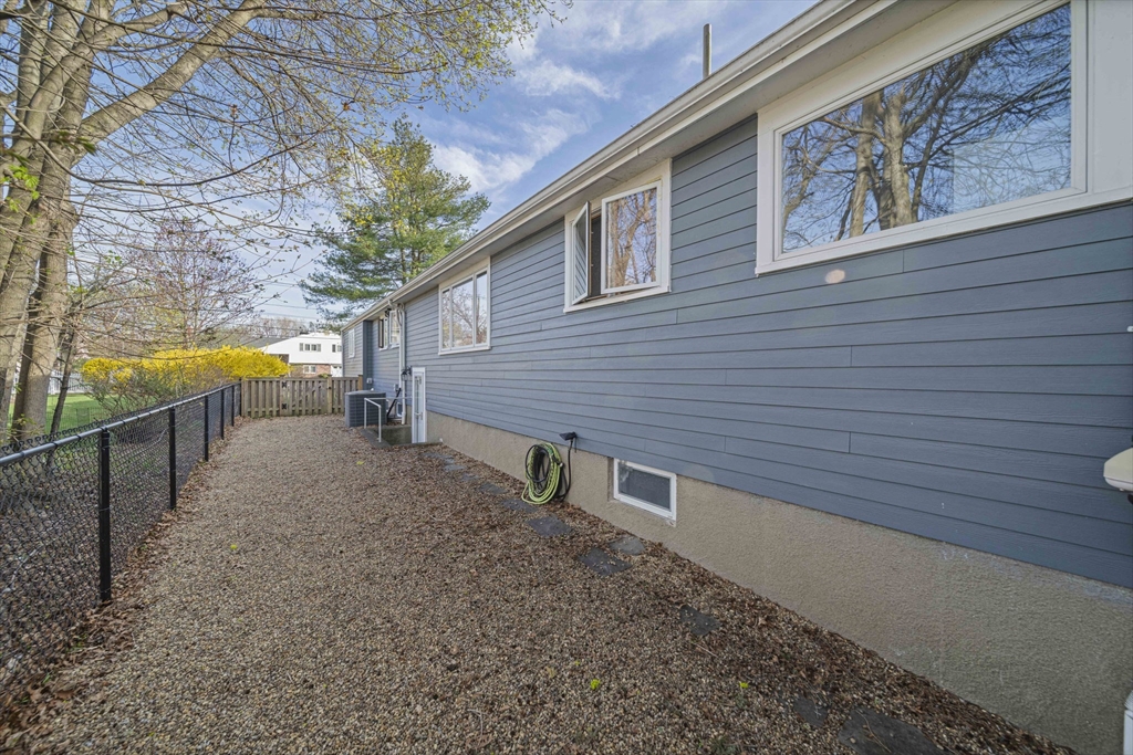 66 Roosevelt Road, Unit 66 Newton, MA 02459 - Photo 33 of 37