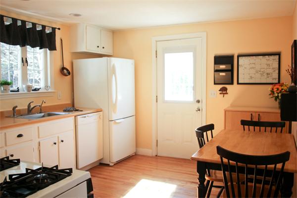 7 Marguerite Road Walpole, MA 02081 - Photo 5 of 17 Gallery Image 5