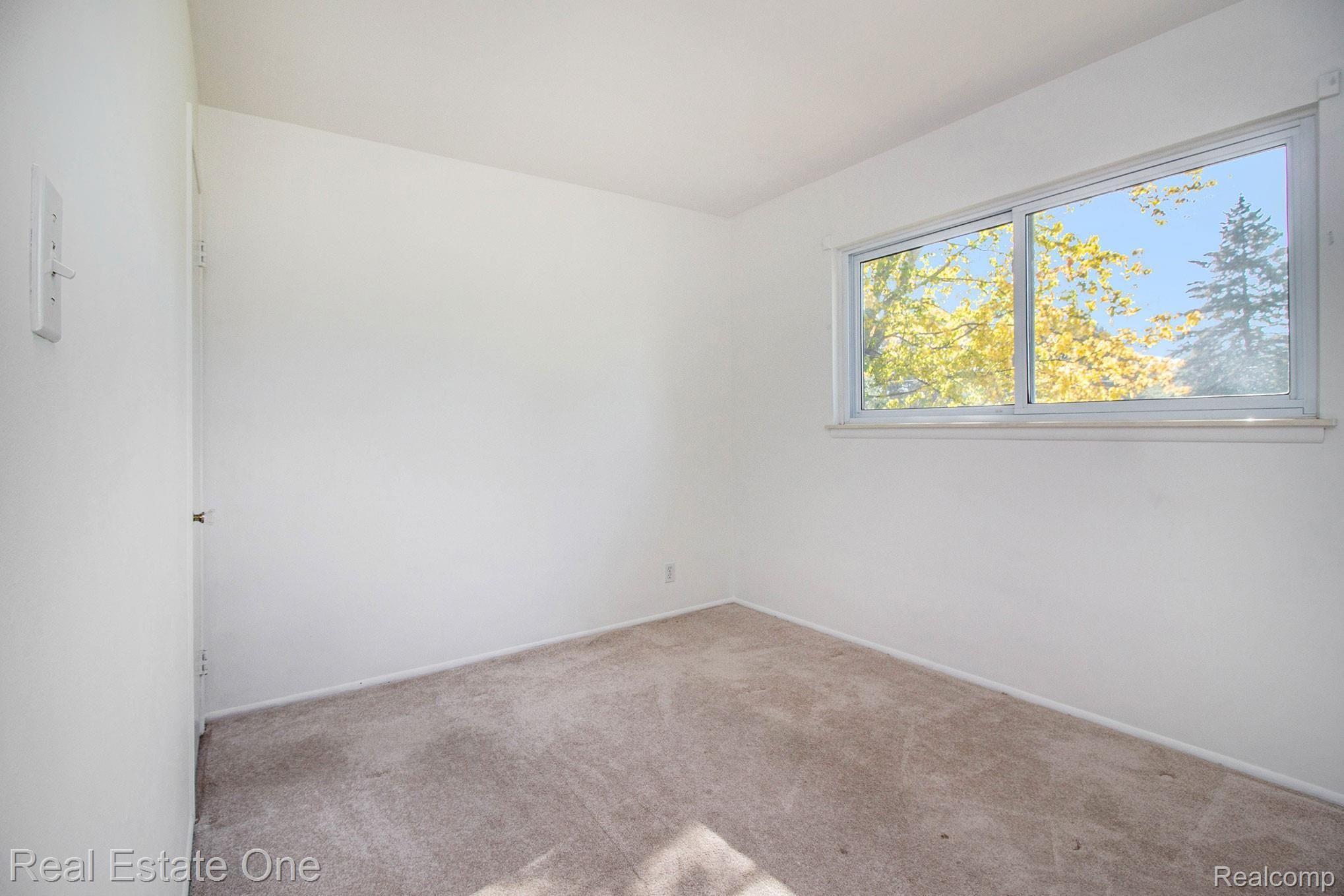 10750 Holland Road Taylor, MI 48180 - Photo 12 of 19 IMG_9762.jpg