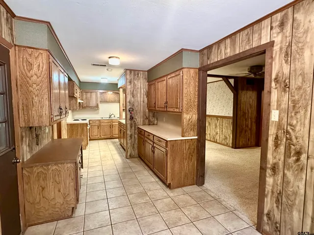 a view of entryway with a front door