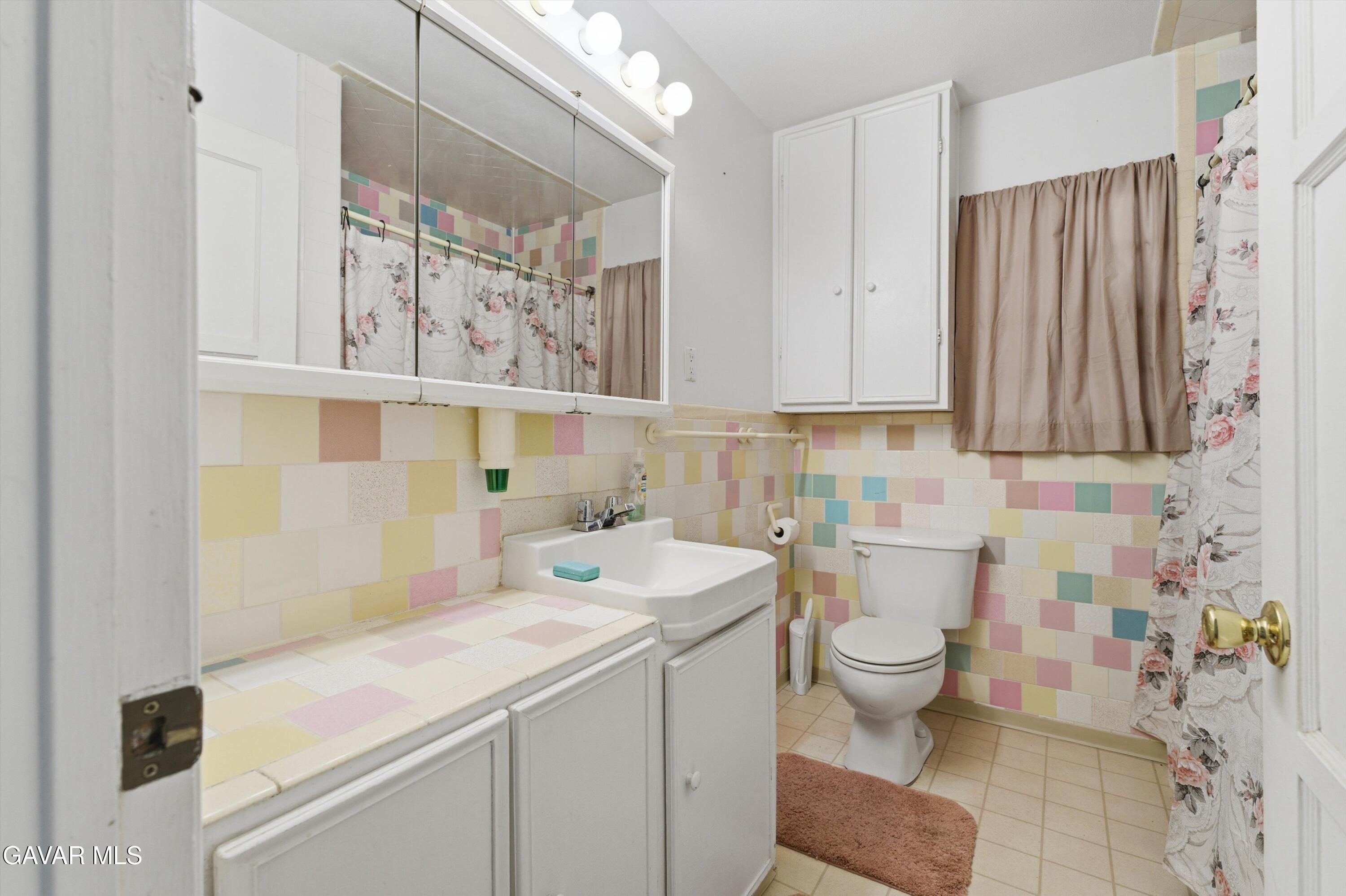 3322 Dawn Road Rosamond, CA 93560 - Photo 19 of 37 Full bathroom