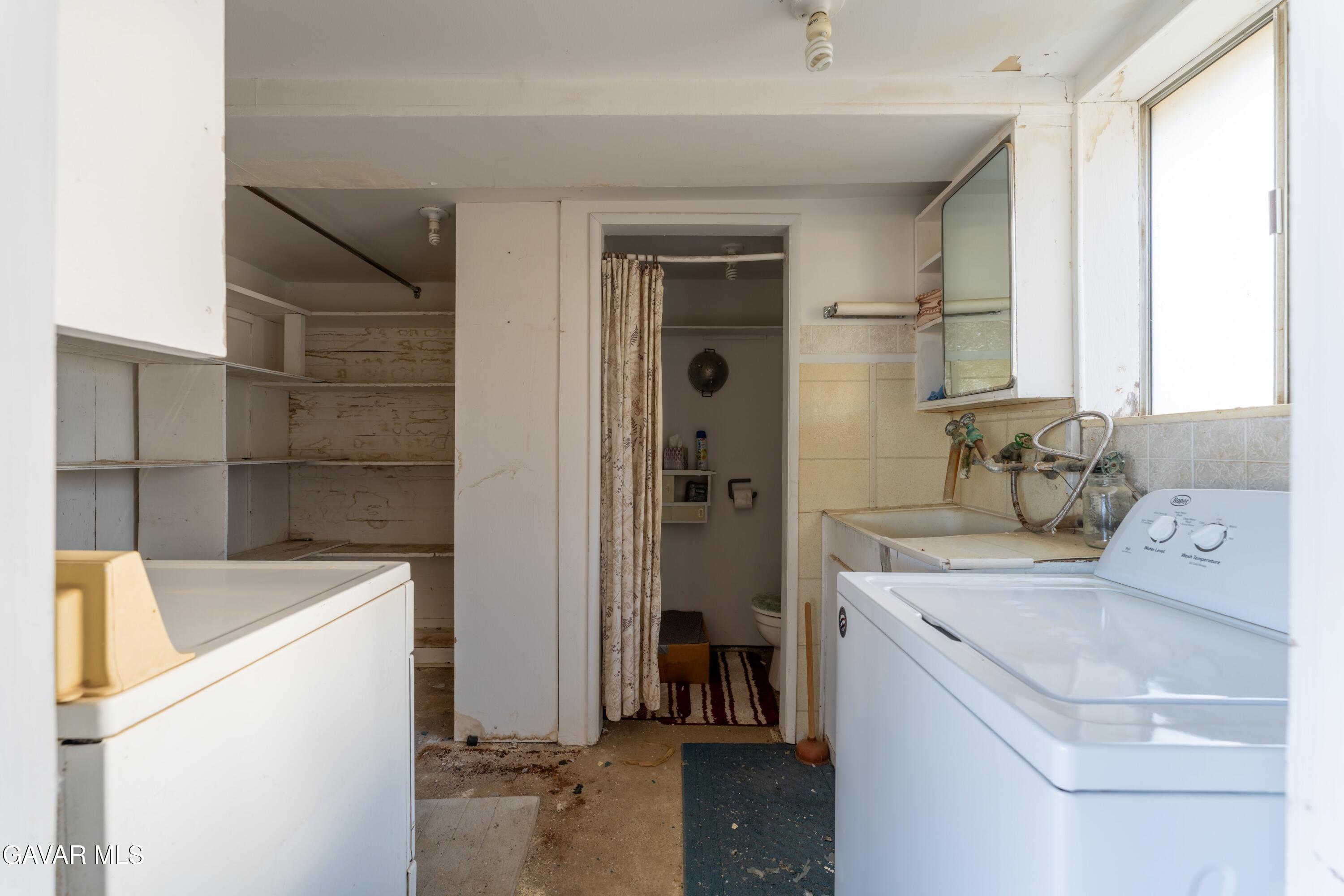 3322 Dawn Road Rosamond, CA 93560 - Photo 22 of 37 laundry room interior