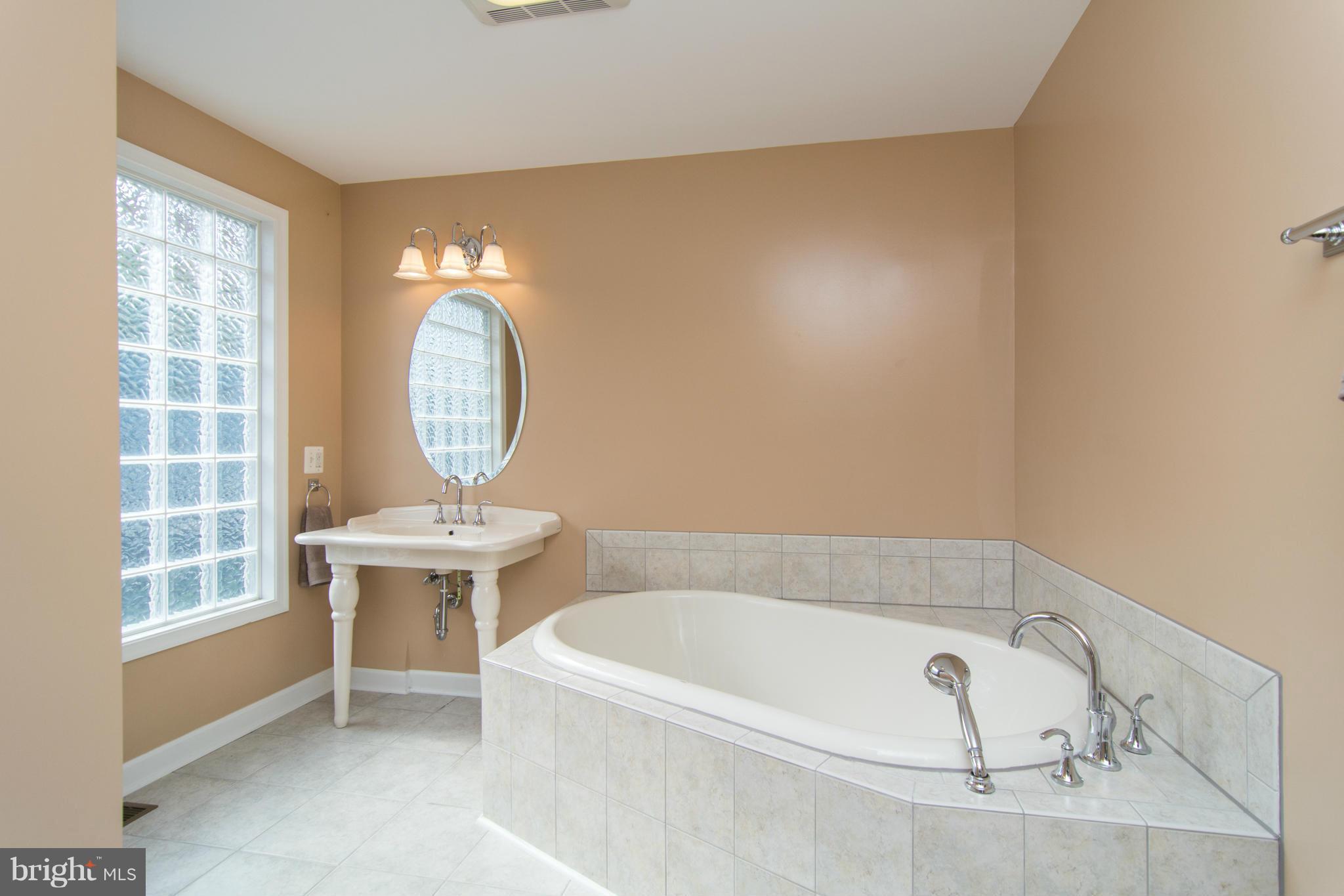 1278 Turkey Point Road Edgewater, MD 21037 - Photo 17 of 30 Bath