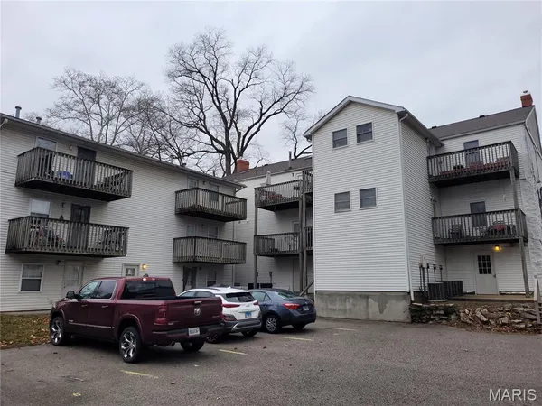 $980,000 | 2705 College Avenue, Alton, IL 62002