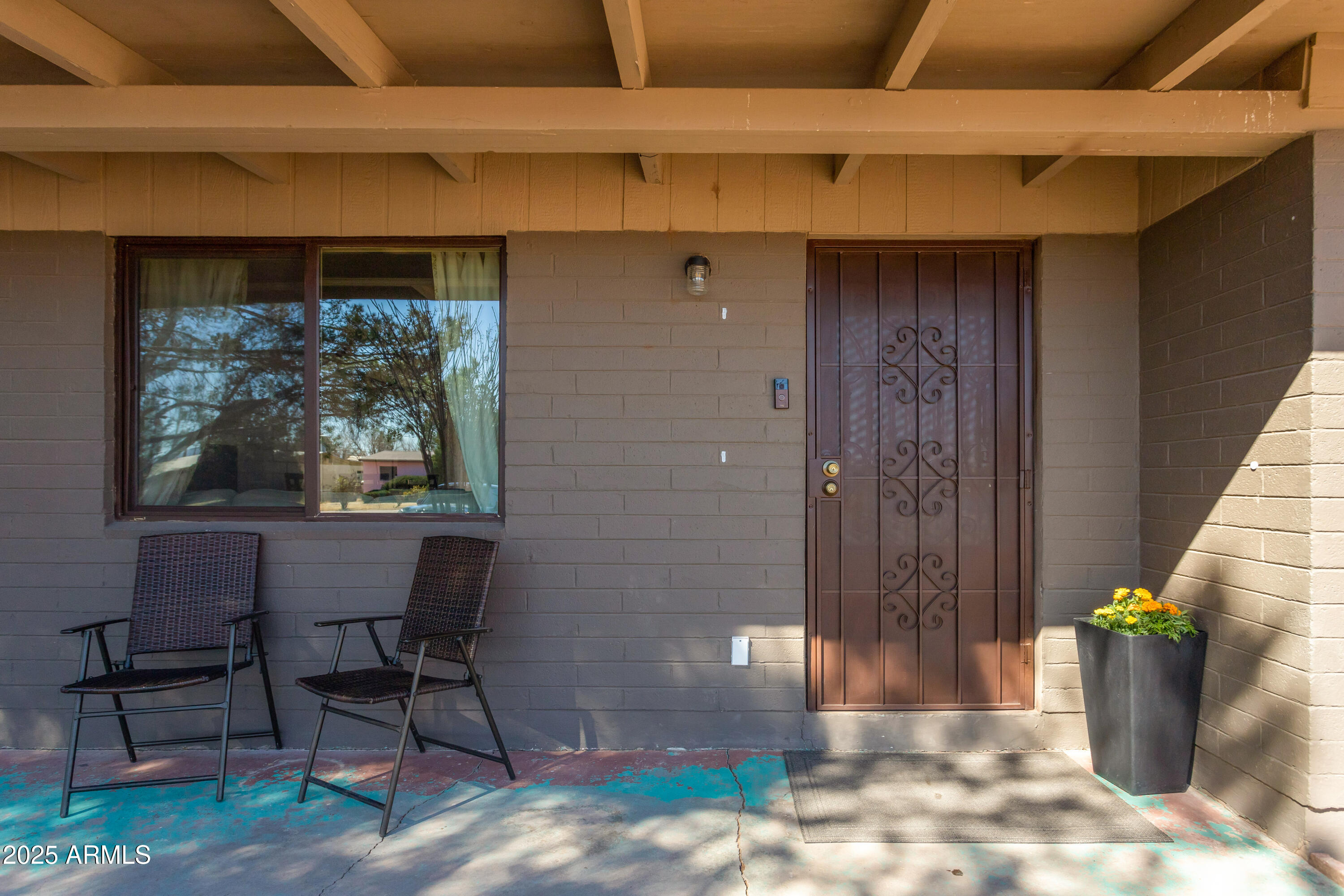 2128 East 8th Street Douglas, AZ 85607 - Photo 4 of 32 a view of a patio with table and chairs and potted plants