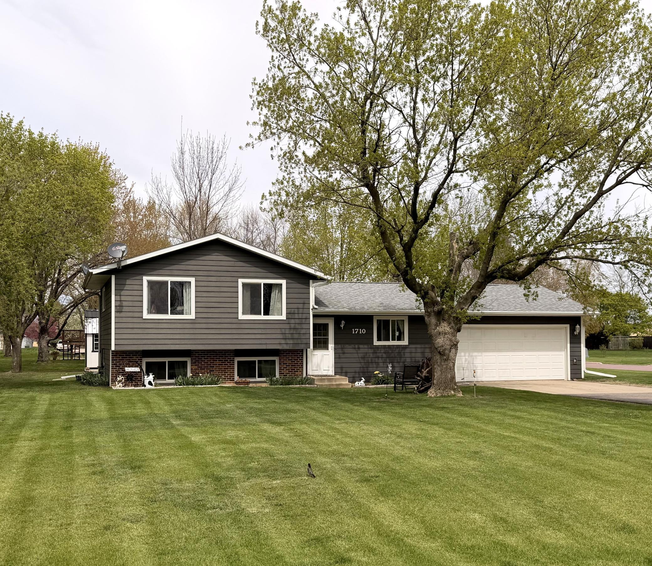 1710 River Road Windom, MN 56101 - Photo 1 of 33