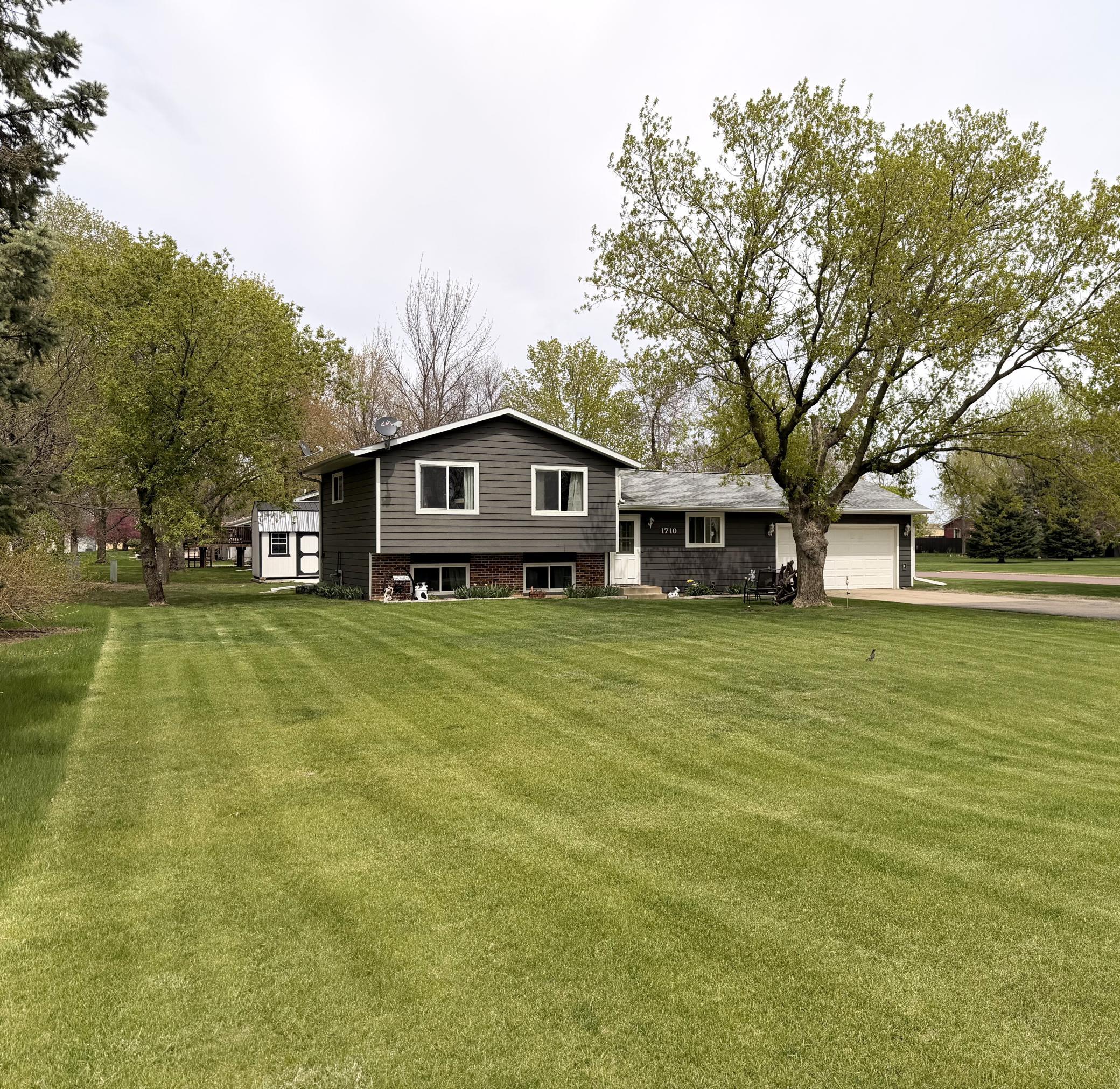 1710 River Road Windom, MN 56101 - Photo 29 of 33