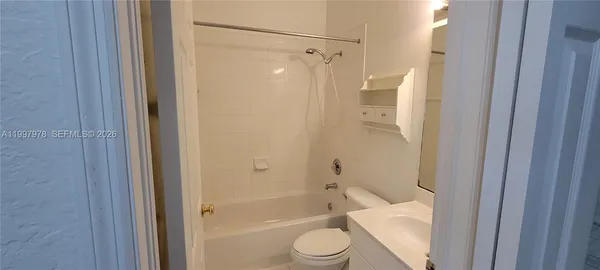 $419,000 | 5640 Northwest 115th Court, Unit 211, Doral, FL 33178