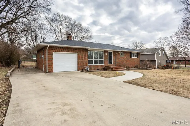 $150,000 | 392 North 6th Street, East Alton, IL 62024