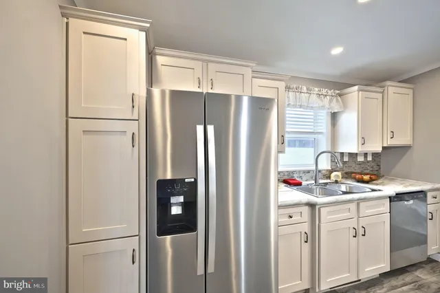 $179,900 | 723 Lake Drive, Mount Wolf, PA 17347