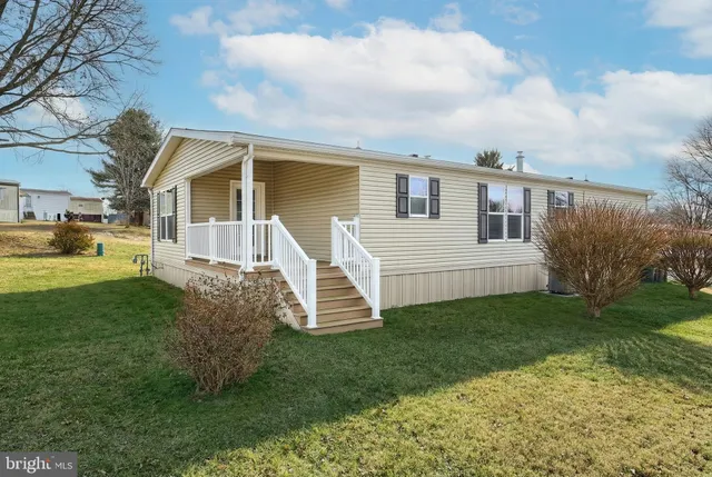 $179,900 | 723 Lake Drive, Mount Wolf, PA 17347