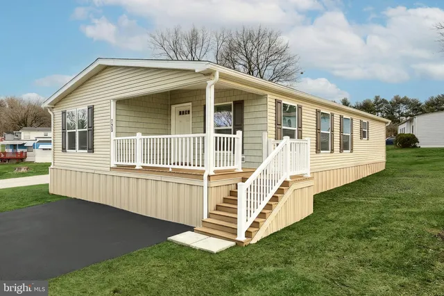 $179,900 | 723 Lake Drive, Mount Wolf, PA 17347