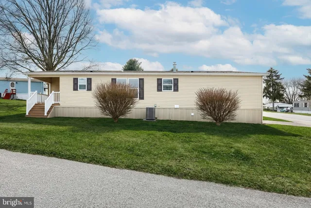 $179,900 | 723 Lake Drive, Mount Wolf, PA 17347