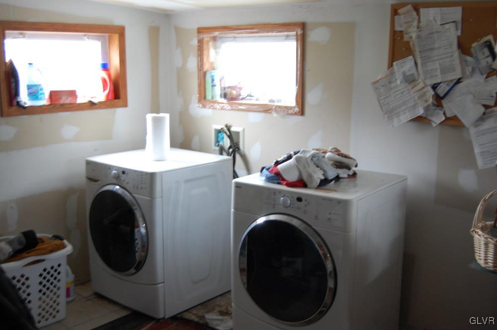 36 East Ruddle Street Coaldale, PA 18218 - Photo 5 of 16 a utility room with dryer and washer