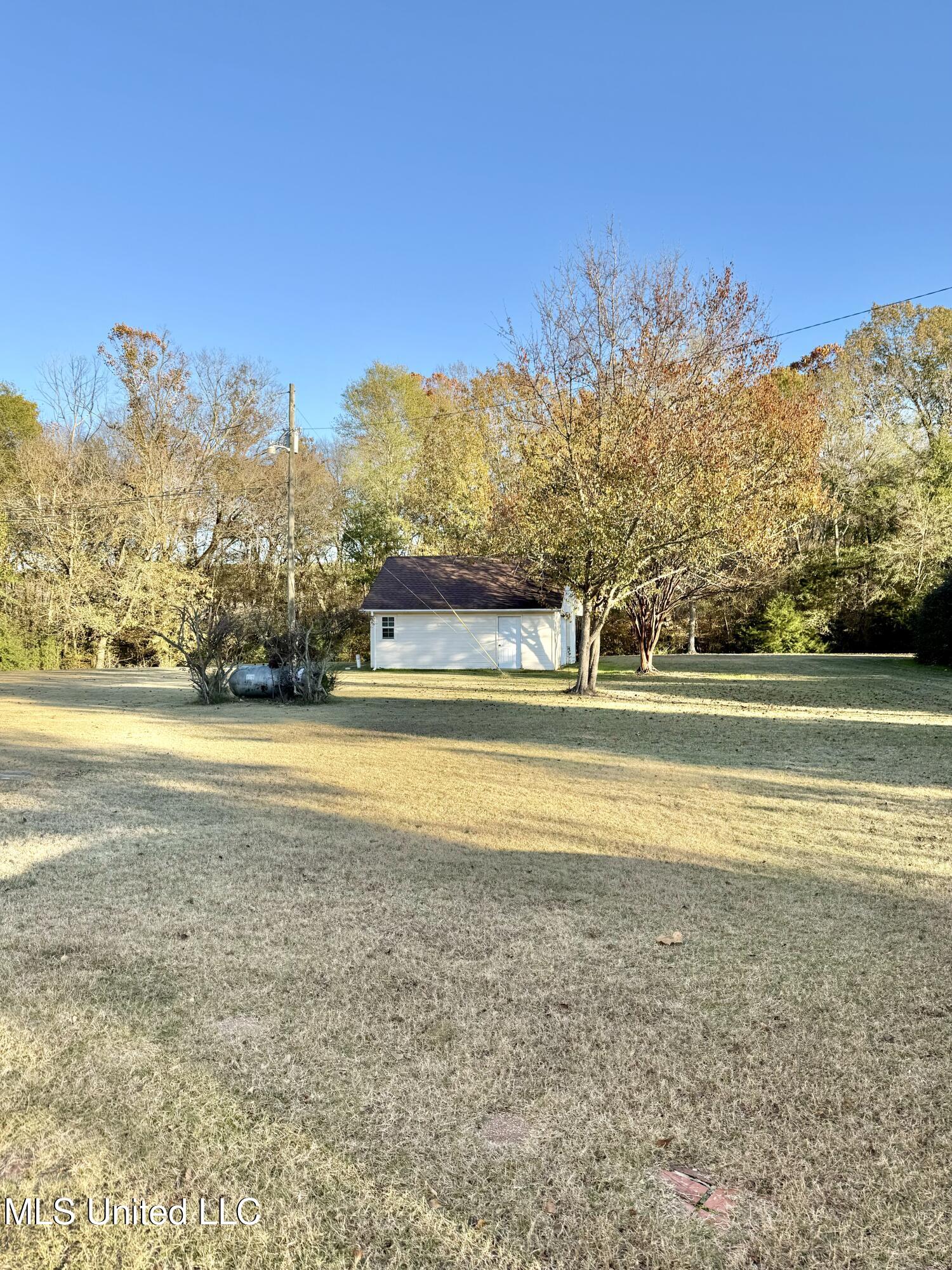 2425 Perry Road Grenada, MS 38901 - Photo 3 of 37 IMG_2210