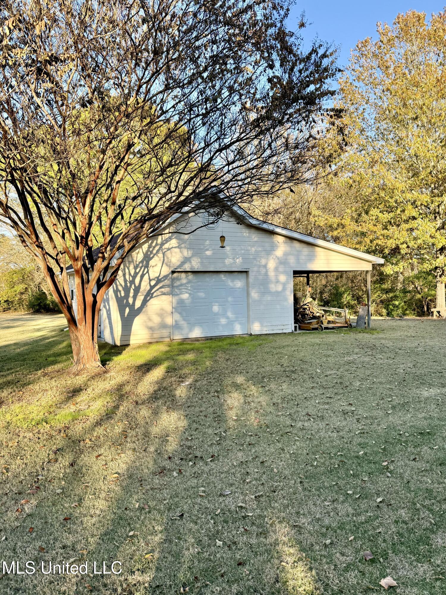 2425 Perry Road Grenada, MS 38901 - Photo 6 of 37 IMG_2213