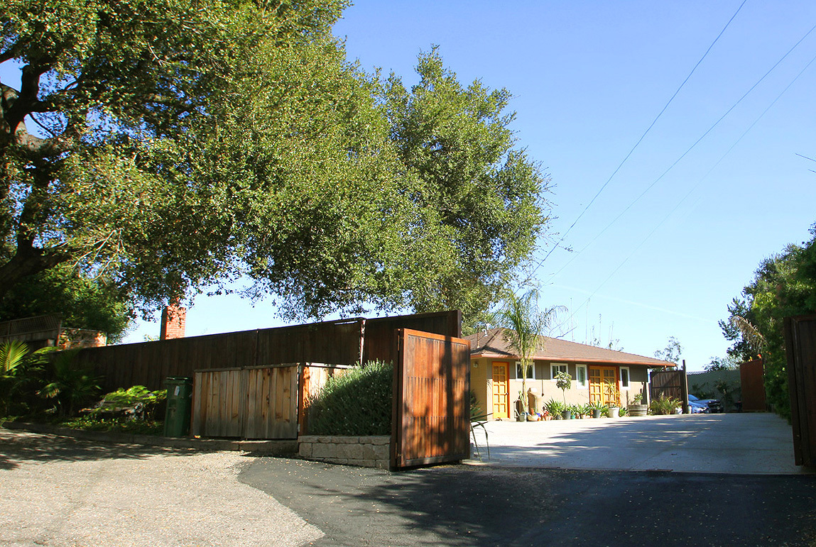 40 Pine Drive Santa Barbara, CA 93105 - Photo 5 of 30 a front view of a house with a yard