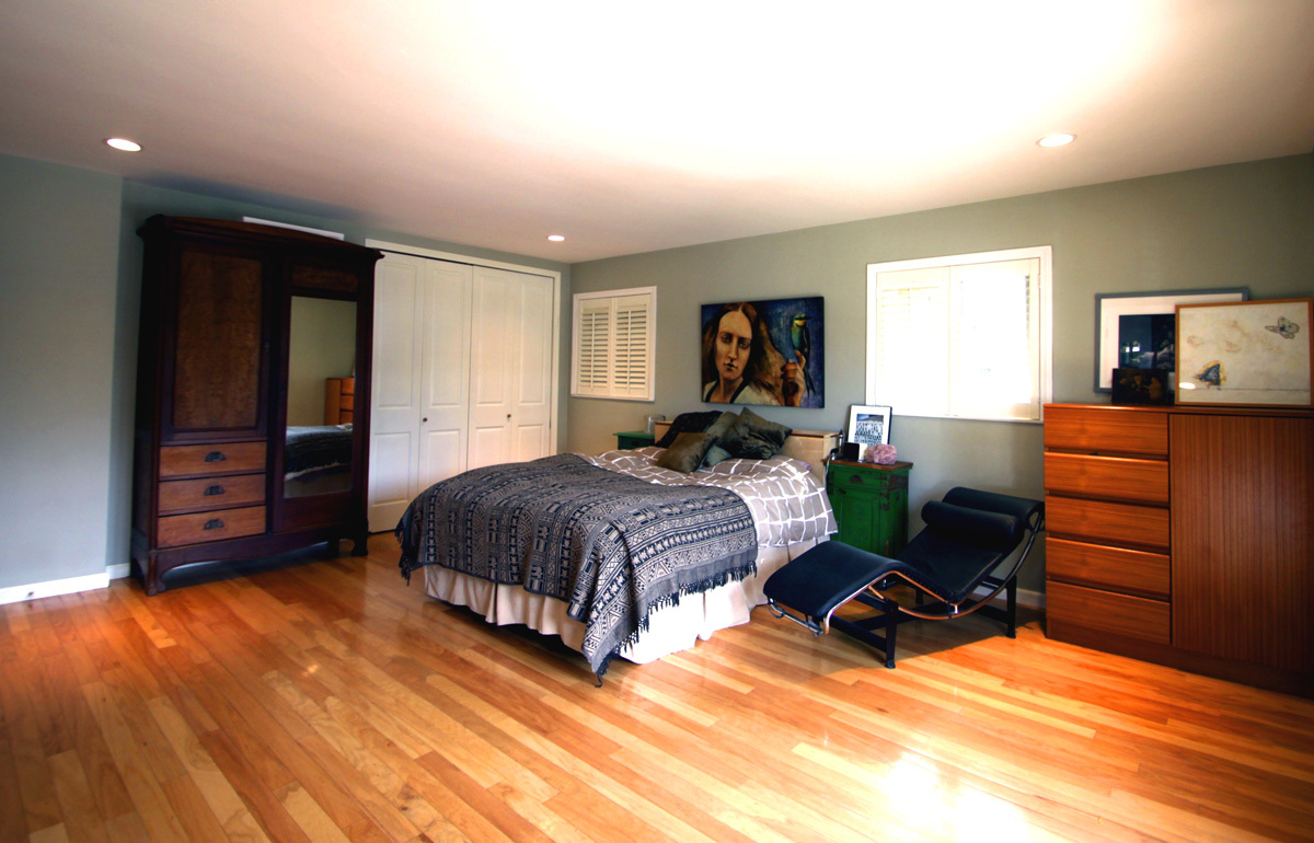 40 Pine Drive Santa Barbara, CA 93105 - Photo 8 of 30 a bedroom with a bed and dresser