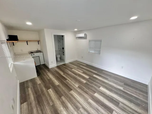 $1,500 | 555 Northeast 70th Street, Unit STUDIO, Miami, FL 33138