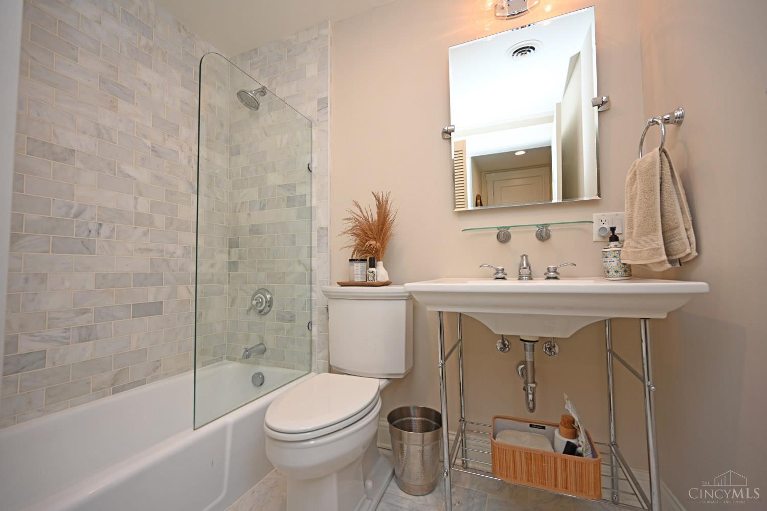 2136 Madison Road, Unit B Cincinnati, OH 45208 - Photo 36 of 41
