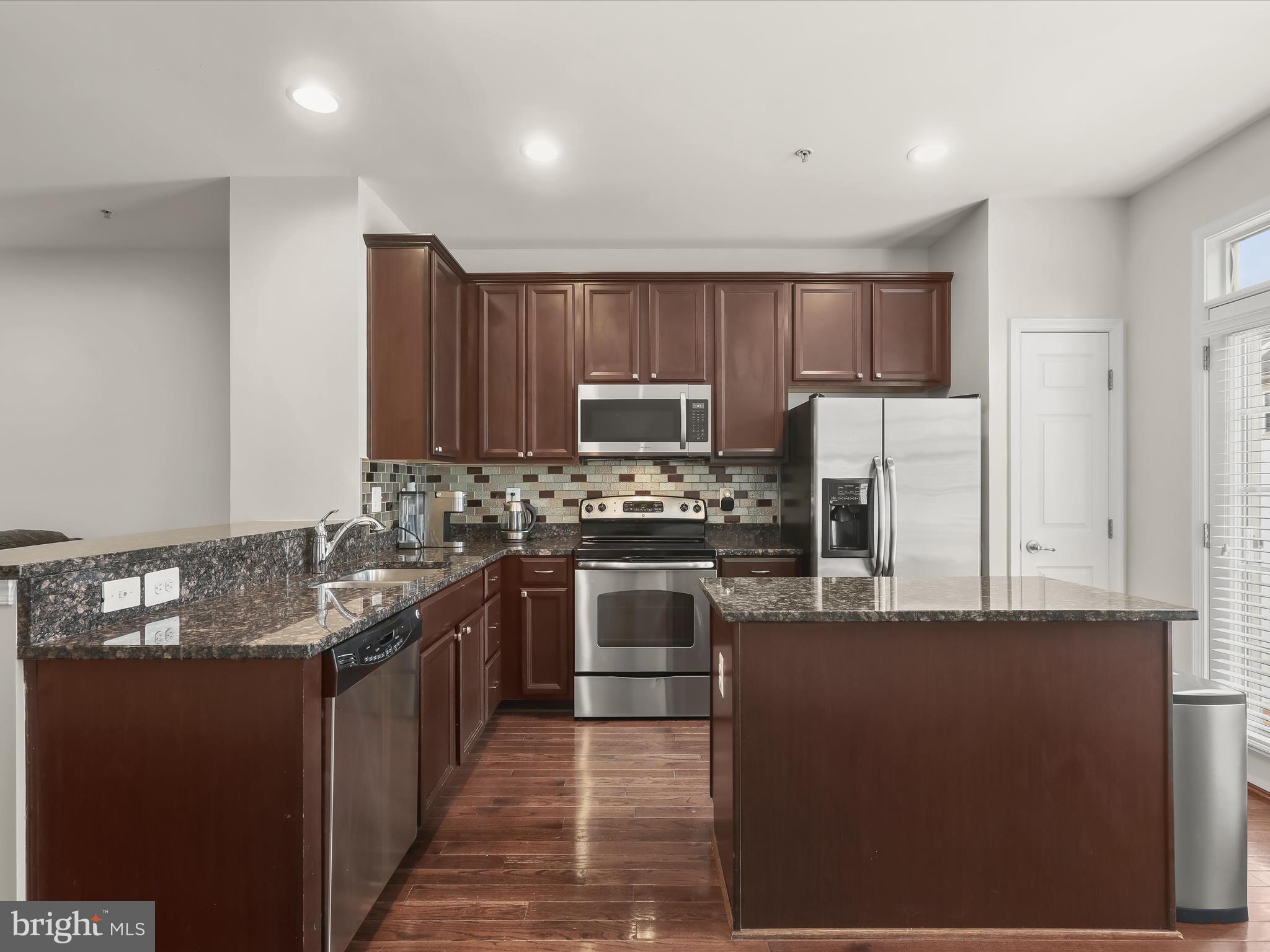 7222 Abbey Road Elkridge, MD 21075 - Photo 12 of 35 Island breakfast bar