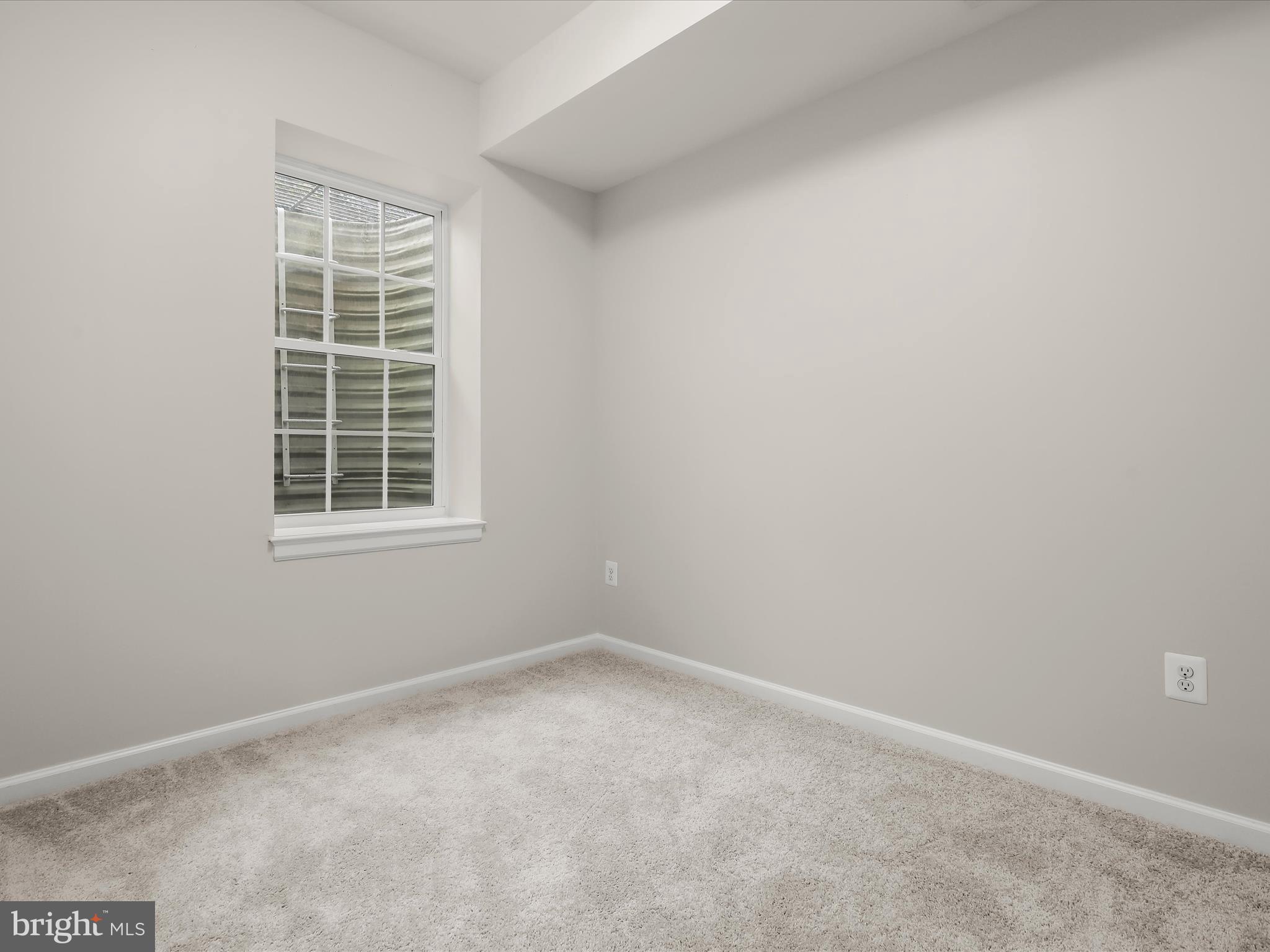 7222 Abbey Road Elkridge, MD 21075 - Photo 25 of 35 Ground level bedroom suite